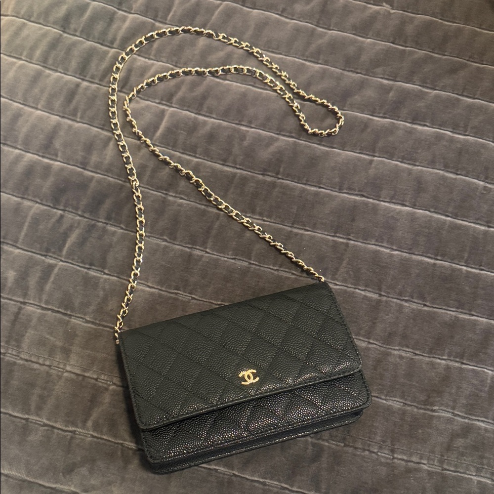 CHANEL Black Quilted Leather Crossbody Wallet with Gold Chain